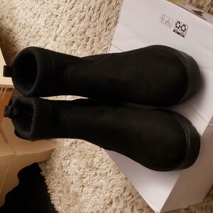 Womans Brand New Sonoma boots black size 8
